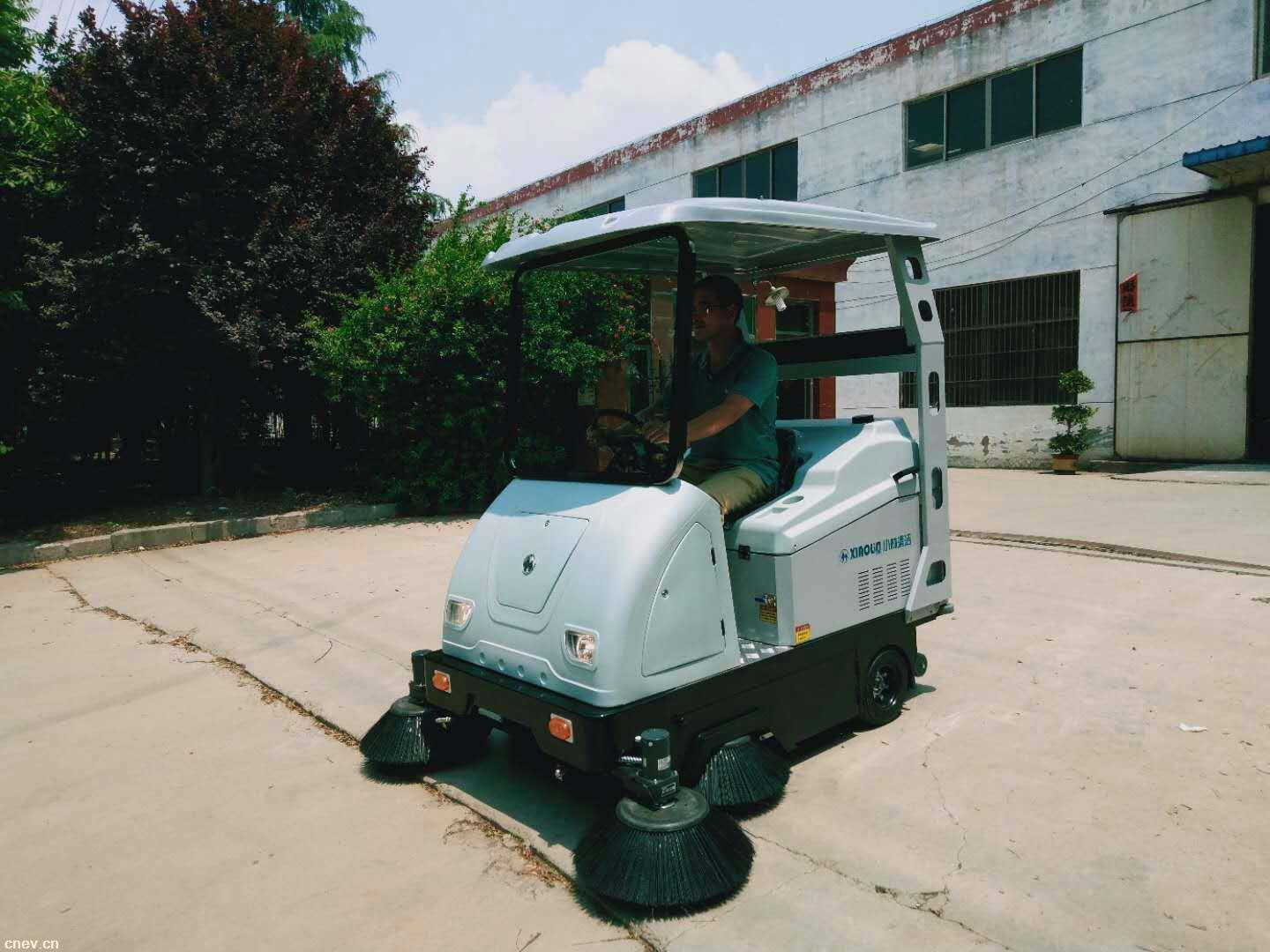xls-1750型驾驶式电动扫地车